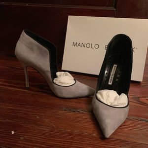 Manolo Blahnik Espedal grey suede pump
